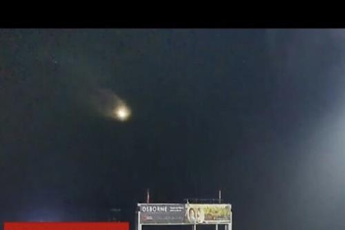 یک شهاب سنگ در آسمان منفجر شد