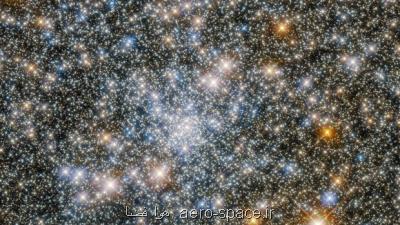 عکس هابل از خوشه کروی مملو از ستاره در مرکز راه شیری