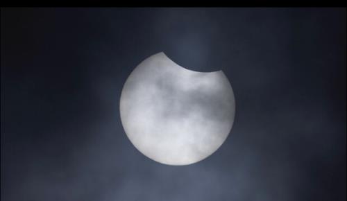 تصاویری از خورشید گرفتگی سوم آبان ماه ۱۴۰۱