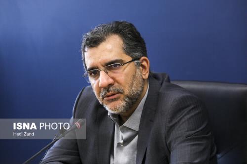 دشمن با پهن کردن فرش قرمز به دنبال یأس آفرینی و جذب نخبگان است
