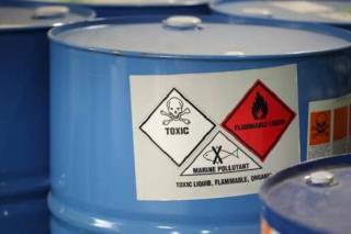 ژاپن آب های رادیواكتیو خودرا به دریا می ریزد