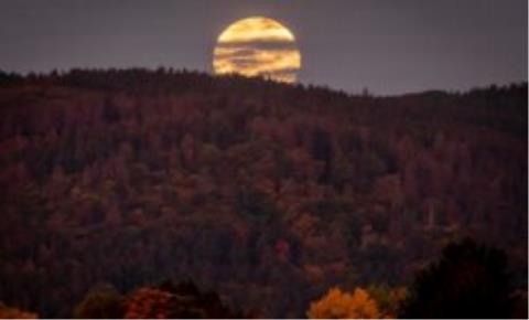 امشب مشاهده پدیده جذاب آخرین ابرماه ۲۰۱۹ را از دست ندهید